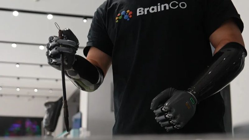 为了鼓励高新技术企业的发展，我国政府实施了一系列税收优惠政策。主要包括：